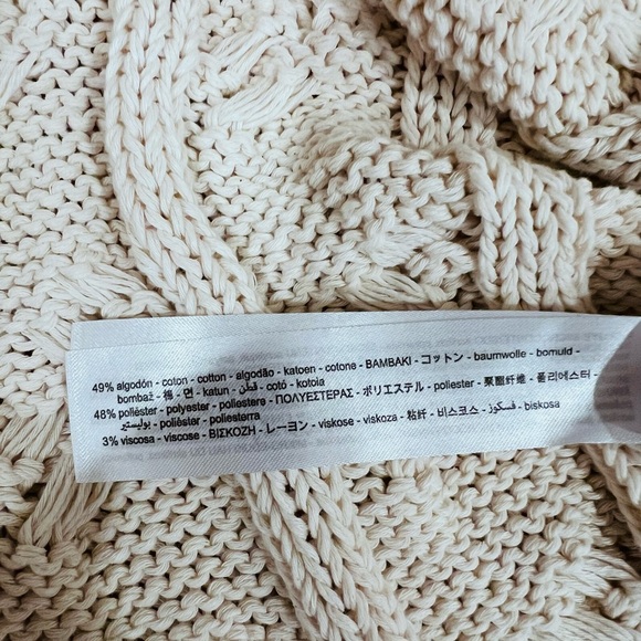 Zara V-Neck cable knit Cream Sweater - Picture 2 of 7